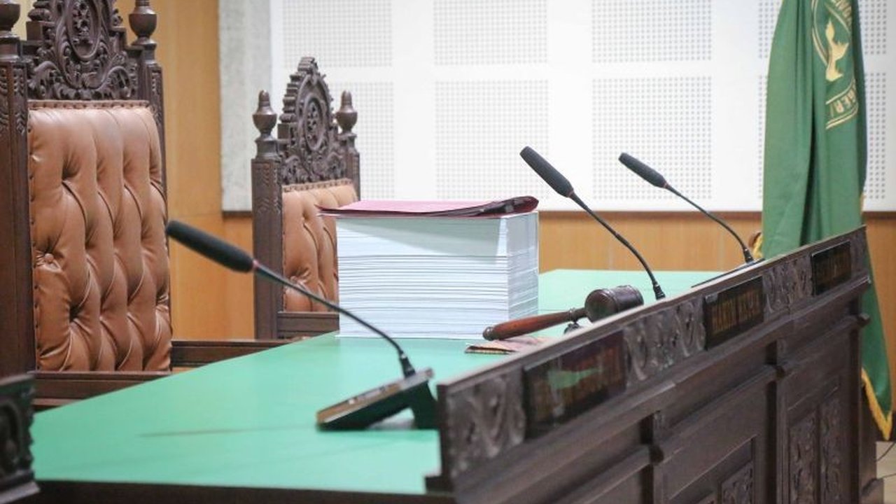 Hakim ad hoc di Mataram mengirim surat kepada Presiden Prabowo Subianto, meminta revisi Perpres 5/2013 untuk meningkatkan kesejahteraan mereka yang dinilai jauh di bawah hakim karir.