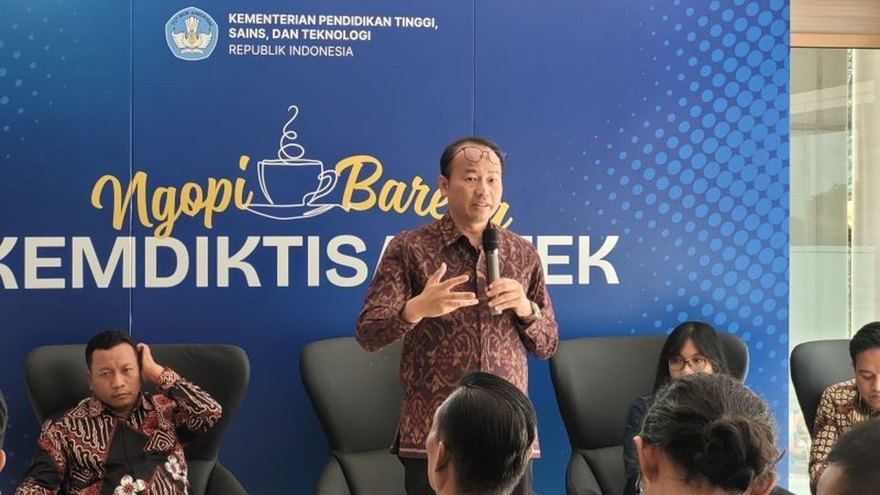 Kemendikbudristek menyatakan keprihatinan atas menurunnya minat sains di kalangan pemuda Indonesia dan meluncurkan berbagai inisiatif untuk meningkatkan literasi sains.