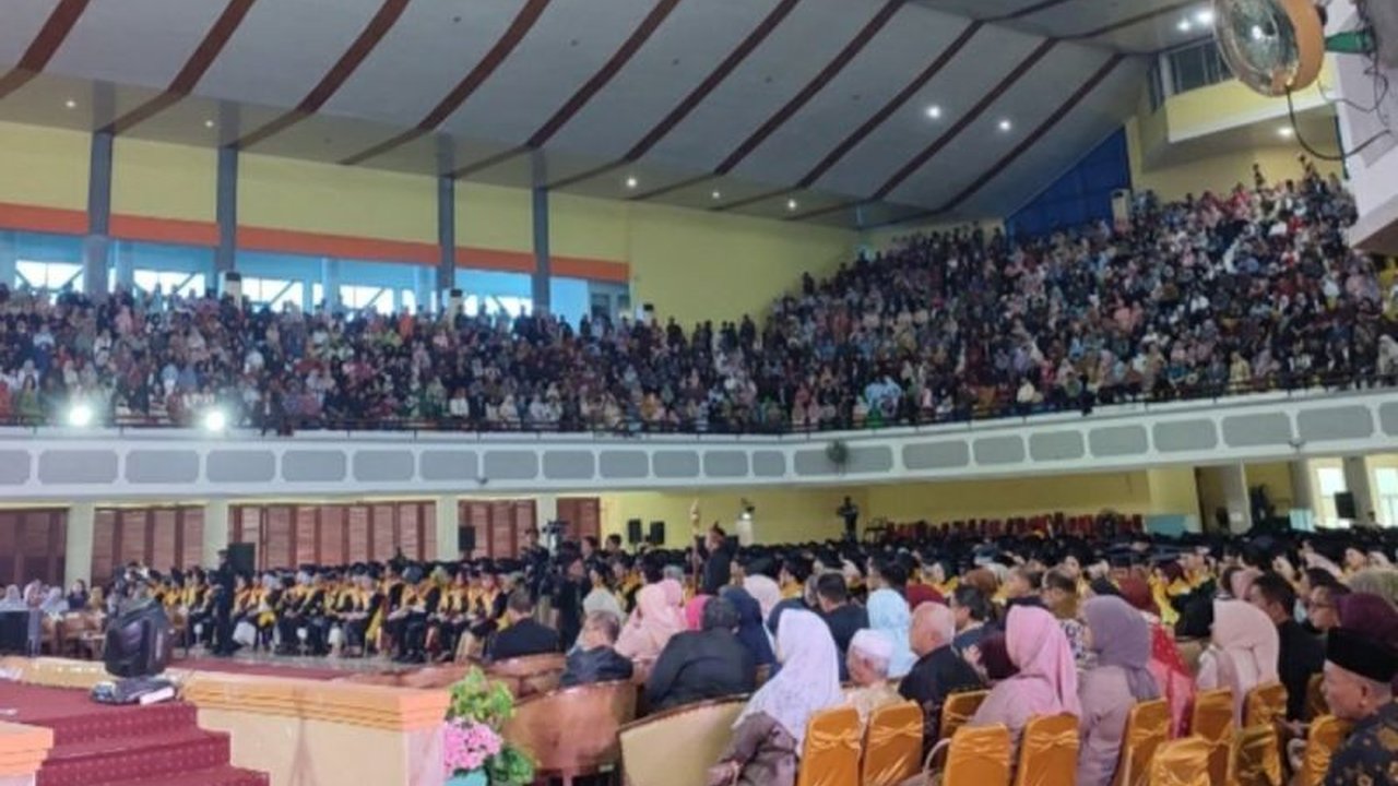 Unsri Wisuda 1.885 Sarjana Baru, 904 di Antaranya Cumlaude!
