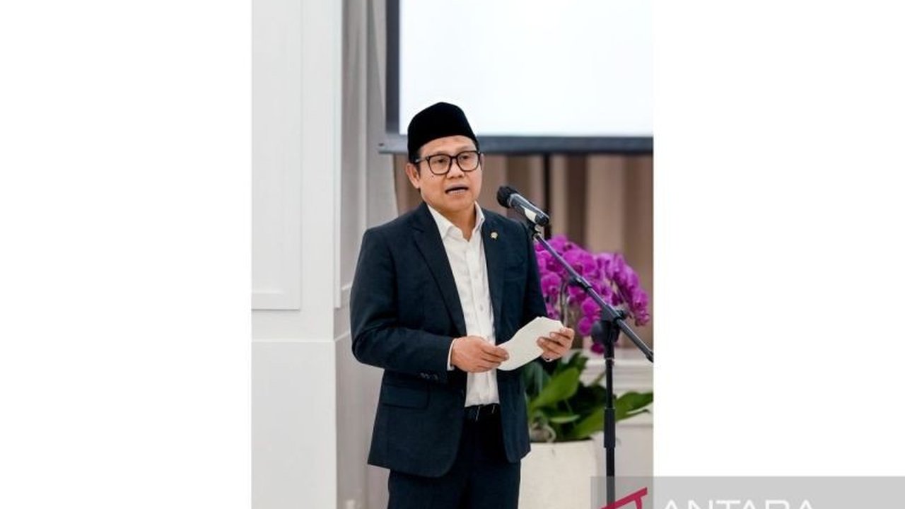 Menteri Koordinator PMK menerima Data Tunggal Sosial Ekonomi Nasional (DTSEN) dari BPS, diharapkan menjadi solusi akurasi data untuk penuntasan kemiskinan di Indonesia.