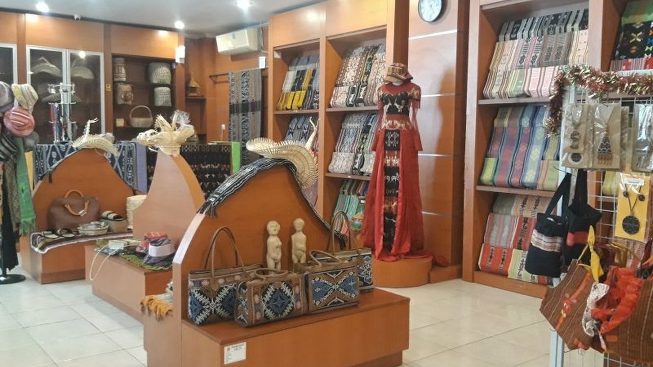 Dinas Pariwisata dan Ekonomi Kreatif NTT ungkap potensi besar ekonomi kreatif, terutama pada produk kuliner, kriya, dan fesyen, yang didukung oleh beragam event wisata tahunan.