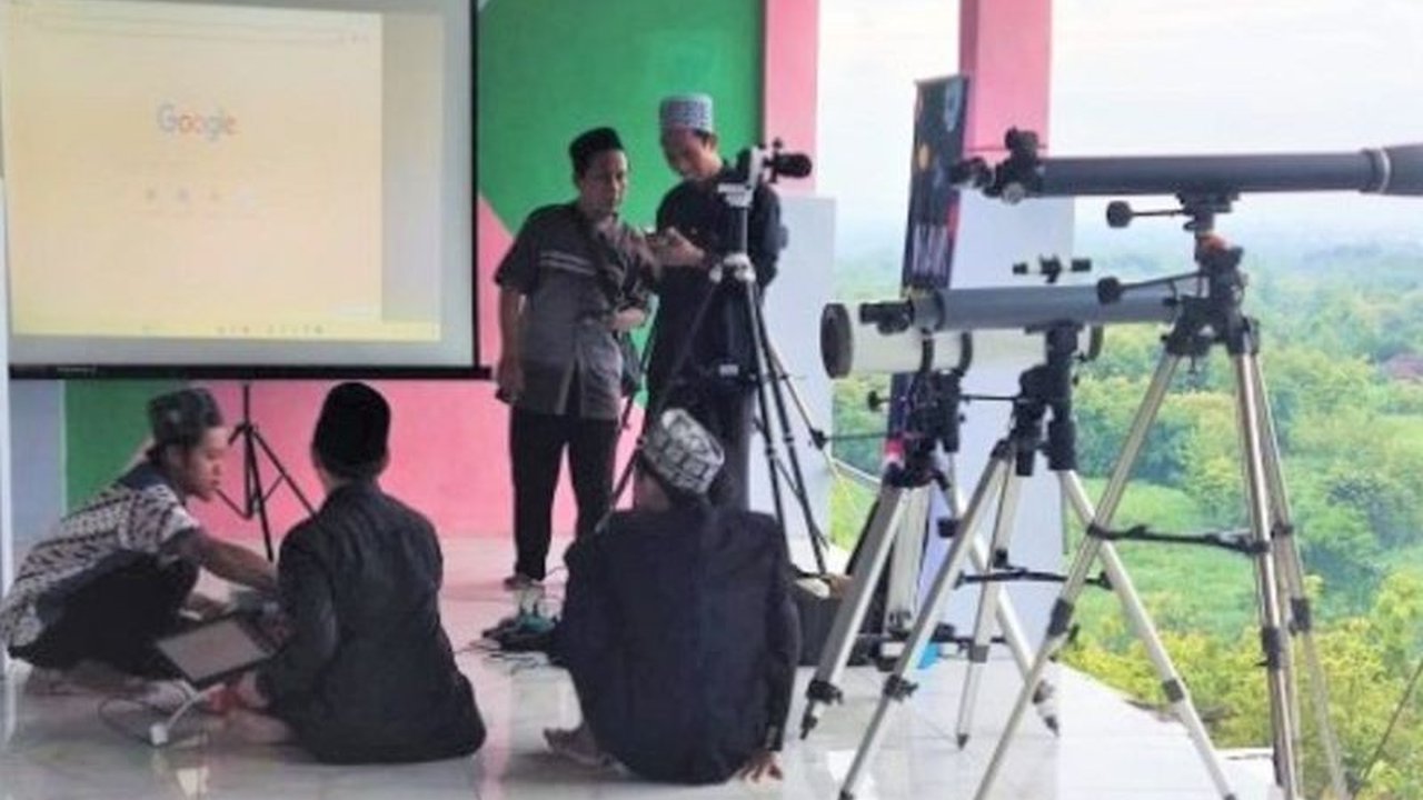 Kabupaten Ngawi, Jawa Timur, terpilih sebagai salah satu dari 125 titik lokasi pemantauan hilal awal Ramadhan 1446 H oleh Kemenag, berkat lokasi Bukit Kerek Indah yang strategis.