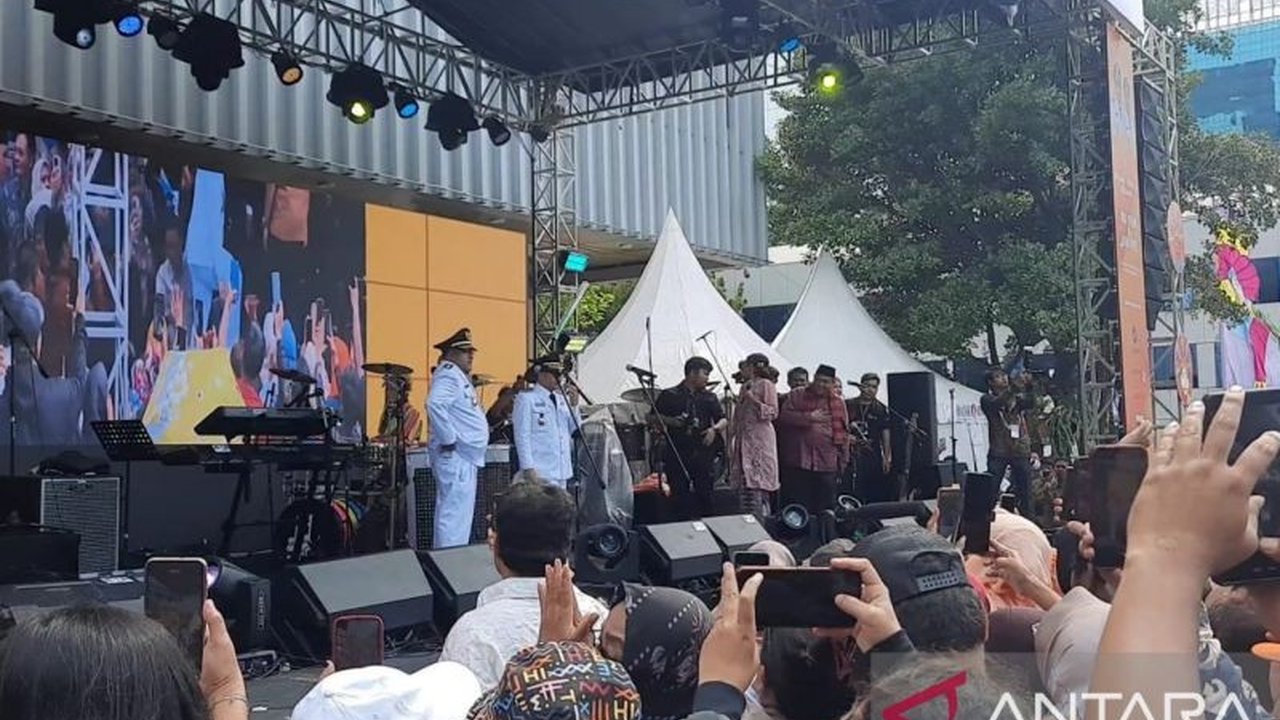 Rano Karno, Wagub DKI Jakarta, kini lebih akrab memanggil Gubernur Pramono Anung dengan 'Bang Anung' usai mendapat gelar adat Betawi, dan akan fokus mengeruk sungai di Jakarta.