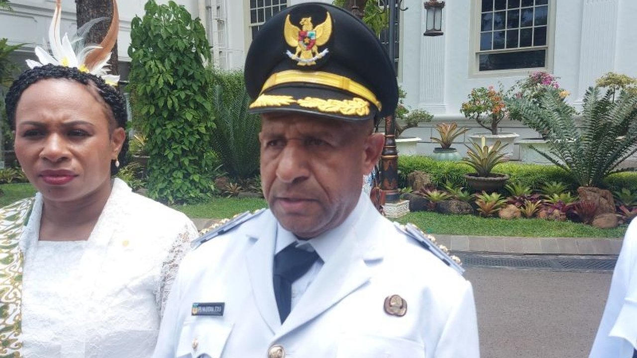 Bupati Pegunungan Bintang, Spei Yan Bidana, meminta Presiden Prabowo Subianto untuk mengecualikan daerahnya dari kebijakan efisiensi anggaran tahun 2025 karena berpotensi menghambat pembangunan infrastruktur yang masih sangat terbatas.