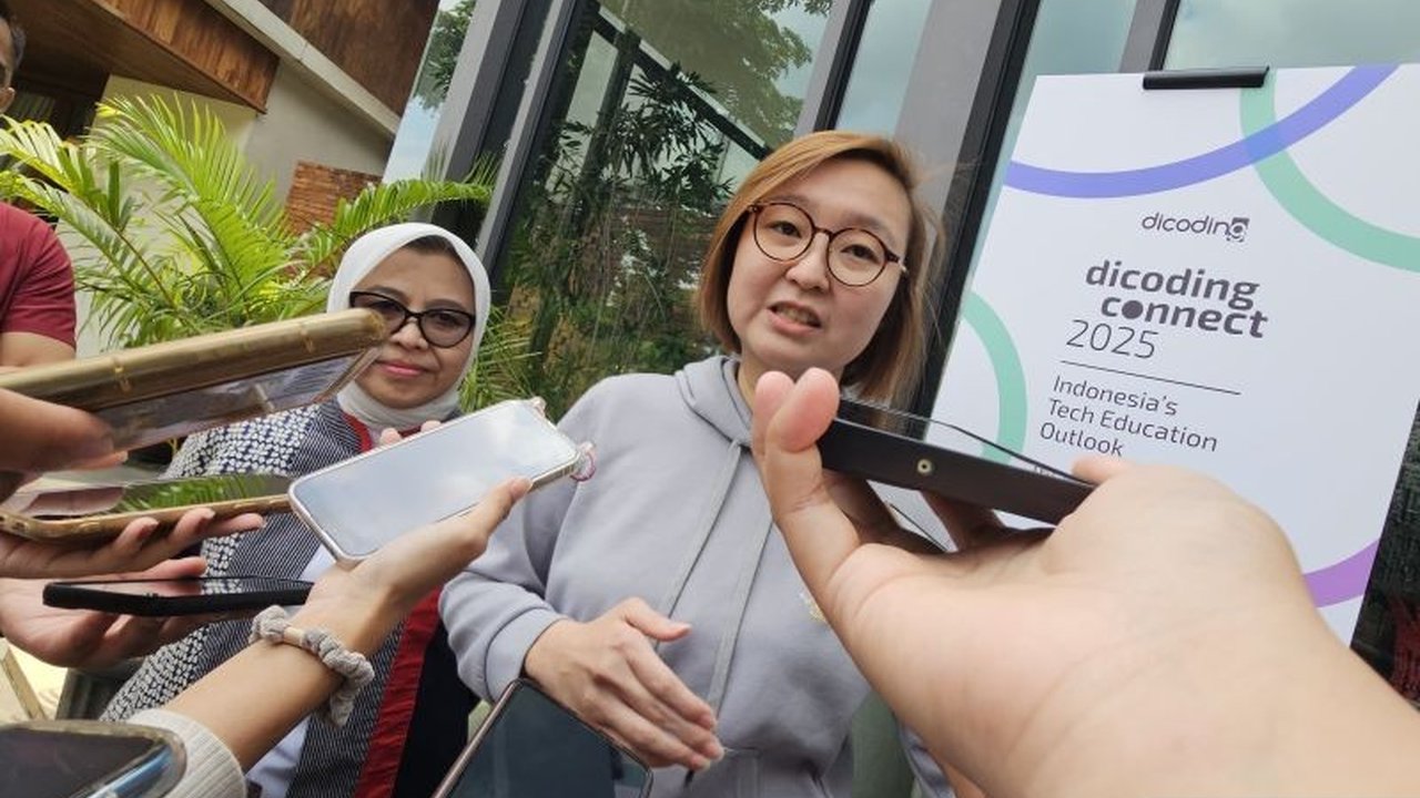 Kemenparekraf dan Dewan Ekonomi Nasional (DEN) berkolaborasi mengembangkan kecerdasan buatan (AI) di Indonesia, fokus pada peningkatan sumber daya manusia di bidang ekonomi kreatif.