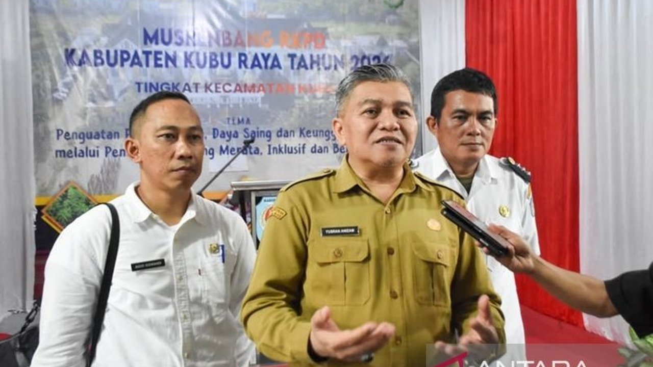 Pemerintah Kabupaten Kubu Raya fokus membangun infrastruktur jalan poros di Kecamatan Kubu dan Batu Ampar untuk meningkatkan konektivitas dan perekonomian masyarakat pada tahun 2026.