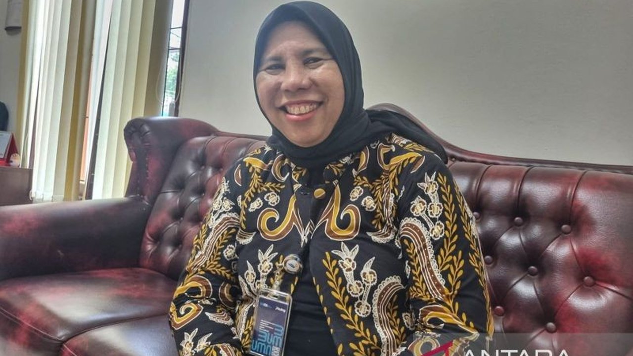 Bulog Cabang Manokwari menghentikan penjualan beras SPHP sementara waktu mengikuti arahan Bapanas, meskipun stok beras aman hingga enam bulan ke depan dan permintaan masyarakat tinggi.