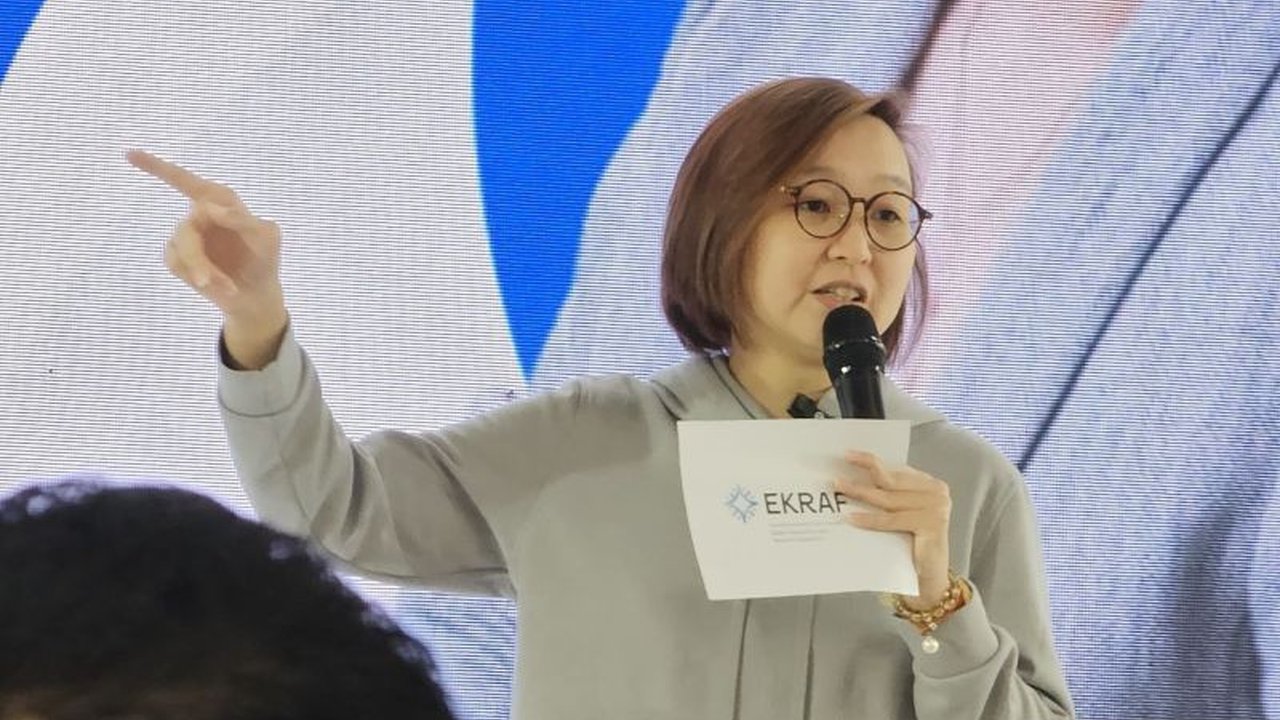 Wakil Menteri Ekonomi Kreatif (Wamenekraf) jabarkan dua strategi utama untuk mencetak 1,2 juta talenta digital per tahun dan siapkan Indonesia menghadapi era ekonomi digital 2045.