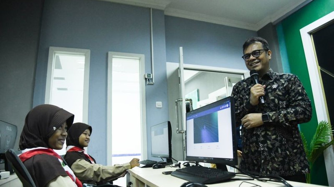 Kementerian Komunikasi dan Informatika (Kominfo) melatih siswa SD coding visual guna mempersiapkan talenta digital Indonesia dan menghadapi era kecerdasan buatan.
