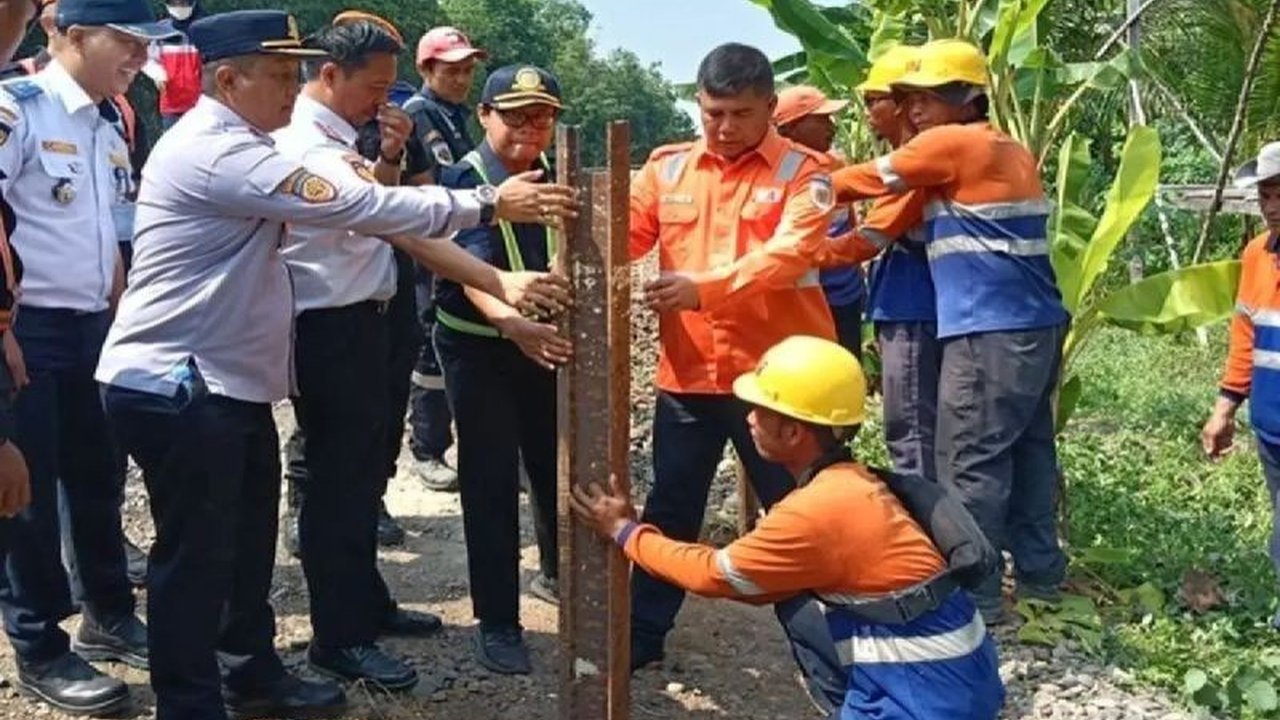 PT KAI Divre III Palembang mengingatkan masyarakat akan maraknya penipuan rekrutmen berkedok lowongan kerja di perusahaan tersebut melalui pesan berantai dan email palsu.