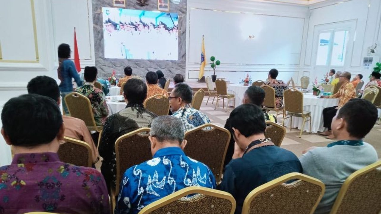 Pemerintah Kota Mataram menggelar nonton bareng pelantikan kepala daerah se-Indonesia, sebagai bentuk dukungan dan efisiensi anggaran, dengan imbauan mengurangi pengiriman karangan bunga.