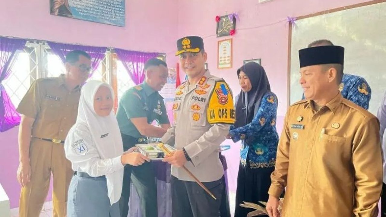 Dinas Kesehatan Sumsel mengambil sampel makanan program Makan Bergizi Gratis (MBG) di Empat Lawang setelah delapan siswa sakit diduga akibat mengonsumsi menu tersebut.