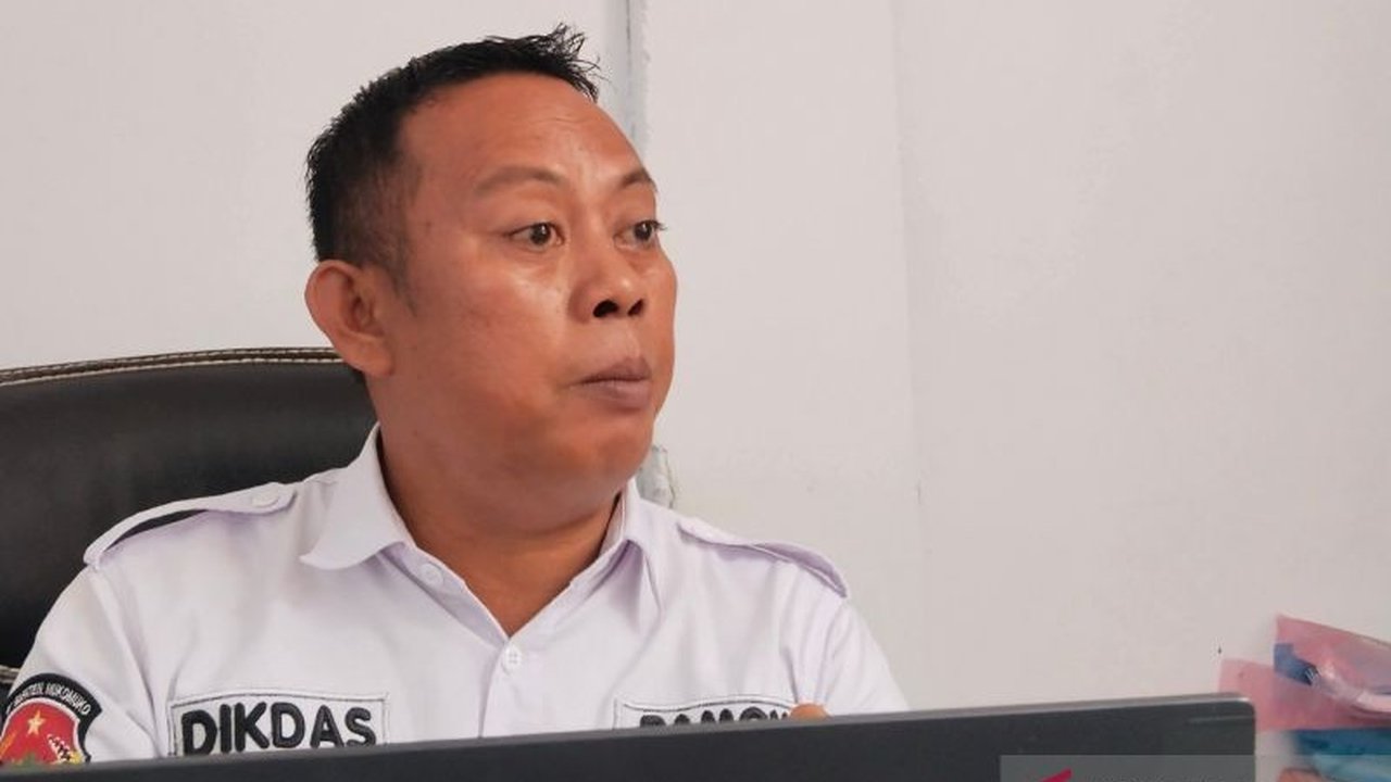 Pemerintah Kabupaten Mukomuko memperpanjang kontrak 598 tenaga honorer guru dan non-kependidikan di sekolah dasar dan menengah pertama, guna menjamin kelanjutan pengabdian mereka sambil menunggu penerbitan SK PPPK.