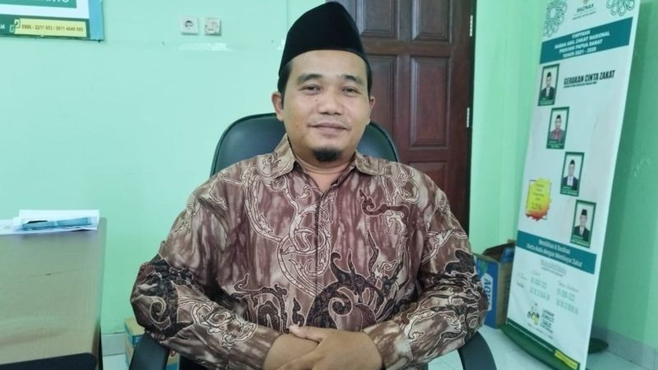 Baznas Papua Barat memudahkan pembayaran zakat dengan menyediakan layanan tunai dan non-tunai melalui QRIS, serta layanan jemput zakat bagi masyarakat yang sibuk.