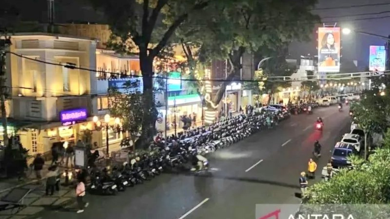 Dinas Porapar Kota Malang membuka opsi penataan koridor Kayutangan Heritage untuk meningkatkan kenyamanan wisatawan dengan rencana perluasan ruang terbuka dan relokasi area parkir.