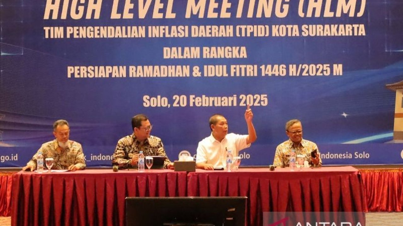 Pemerintah Kota Surakarta menyiapkan acara perpisahan sederhana untuk Wali Kota Solo Teguh Prakosa yang akan segera mengakhiri masa jabatannya, termasuk tradisi mengantar pulang ke kediaman pribadi.