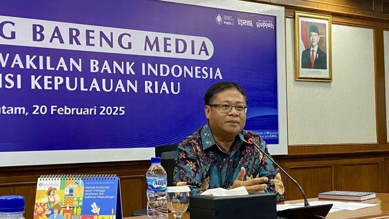 Pertumbuhan ekonomi Kepulauan Riau (Kepri) yang stabil dan positif diprediksi meningkat hingga kisaran 4,8-5,6 persen pada tahun 2025, didorong oleh berbagai faktor positif, termasuk kebijakan moneter dan investasi KEK.