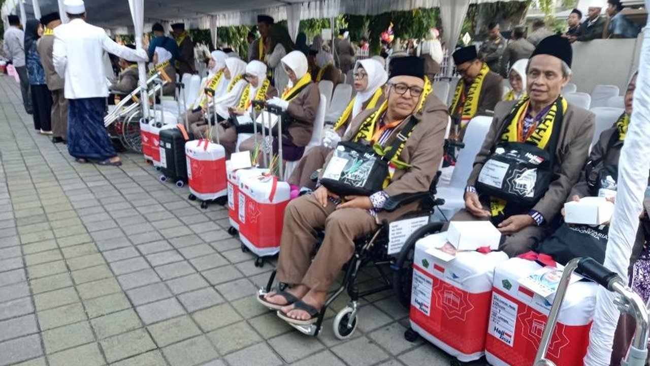 Kota Mataram, NTB, menerima 240 kuota cadangan haji tahun 2025, dengan dua kuota telah terisi oleh calon jamaah haji reguler yang mengundurkan diri, sehingga total kuota tetap 723 orang.