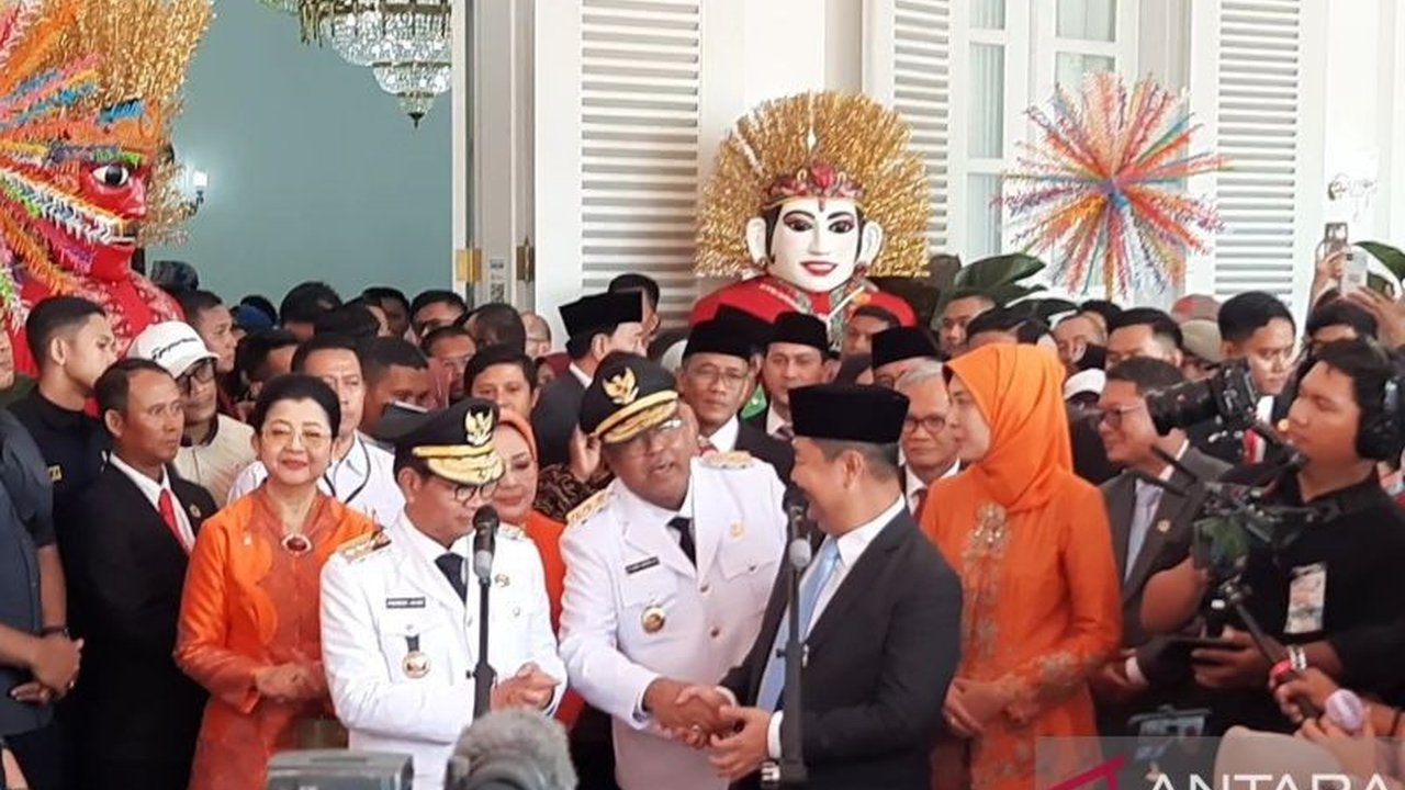Pramono Anung dan Rano Karno resmi dilantik sebagai Gubernur dan Wakil Gubernur DKI Jakarta, membawa harapan baru bagi warga Jakarta dan tantangan besar dalam memimpin Ibu Kota.