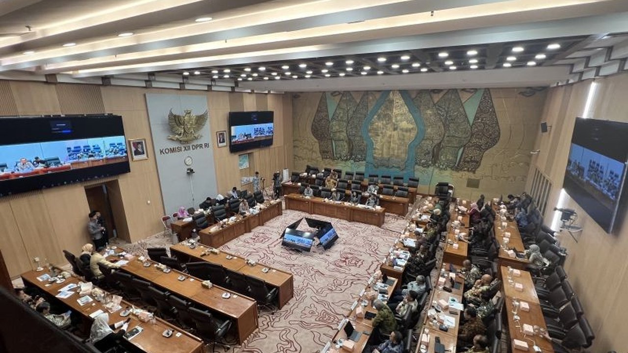 Pertamina Patra Niaga memberikan harga khusus avtur di 34 bandara selama periode Idul Fitri 1446 H, diharapkan dapat menekan harga tiket pesawat dan memudahkan masyarakat pulang kampung.