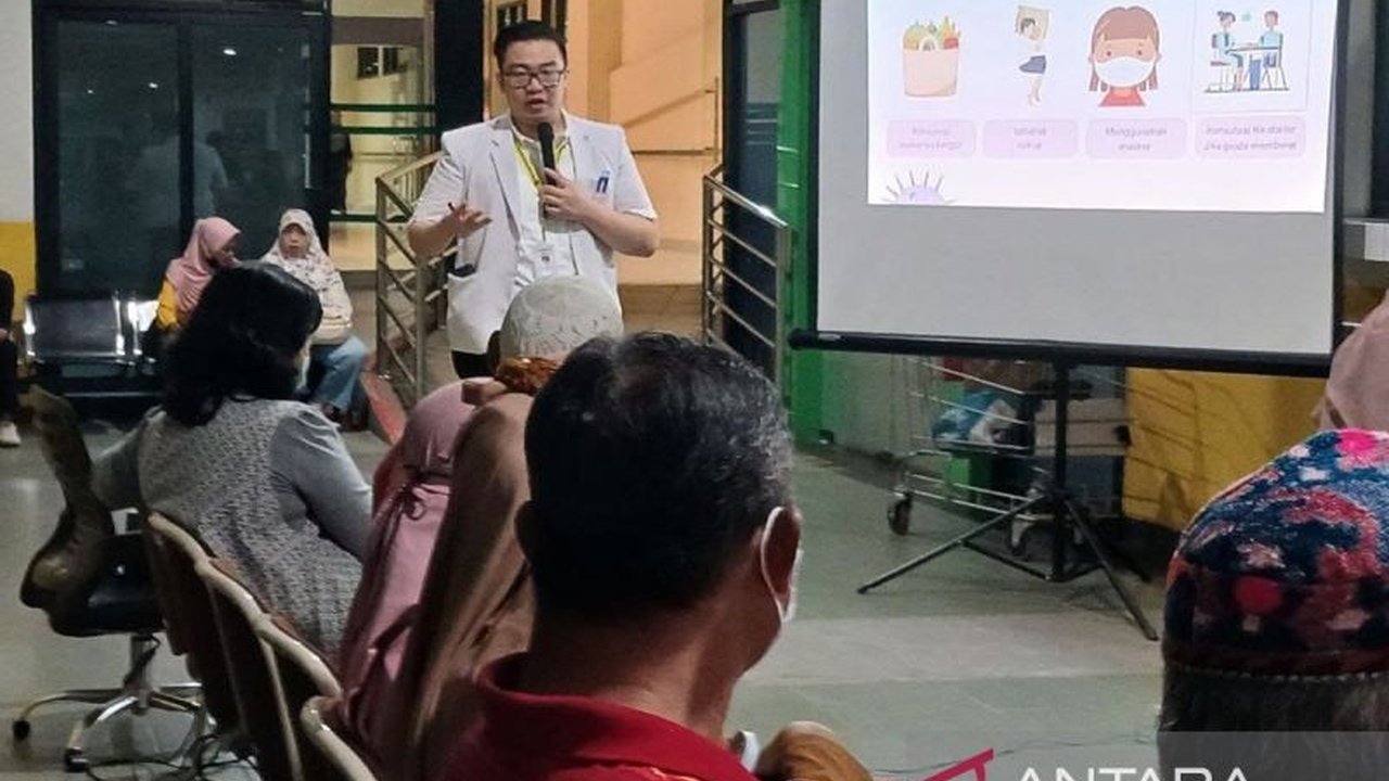 Pemerintah Provinsi Kalimantan Selatan gencar mengedukasi masyarakat untuk mewaspadai penyebaran flu Jepang yang disebabkan oleh bakteri Streptococcus Pneumoniae, virus Influenza, dan Rhinovirus, dengan gejala seperti mual, muntah, dan demam.