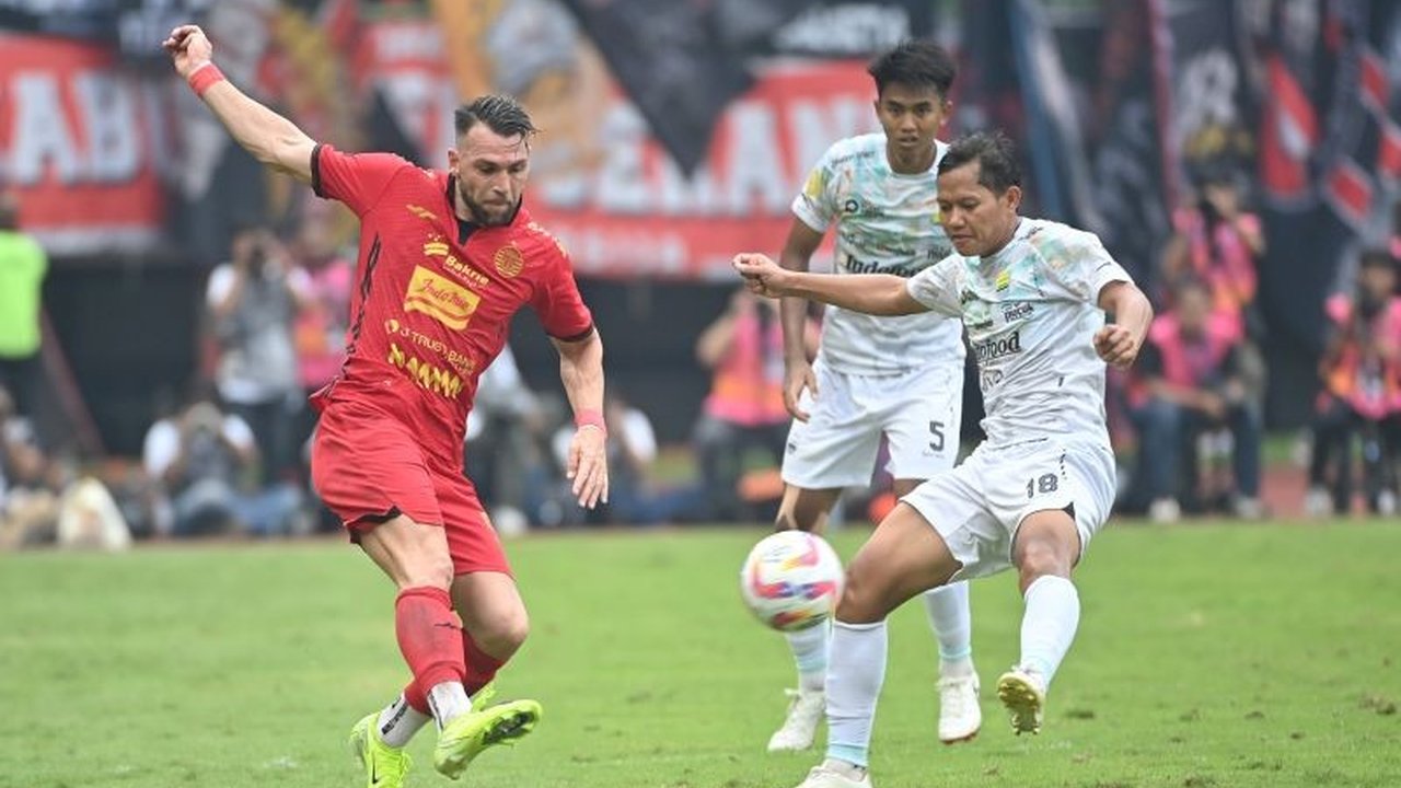 Persija Jakarta, setelah hasil imbang mengecewakan melawan Persib, kini mengalihkan fokus sepenuhnya pada laga krusial melawan PSM Makassar di Parepare guna mengamankan tiga poin penting.