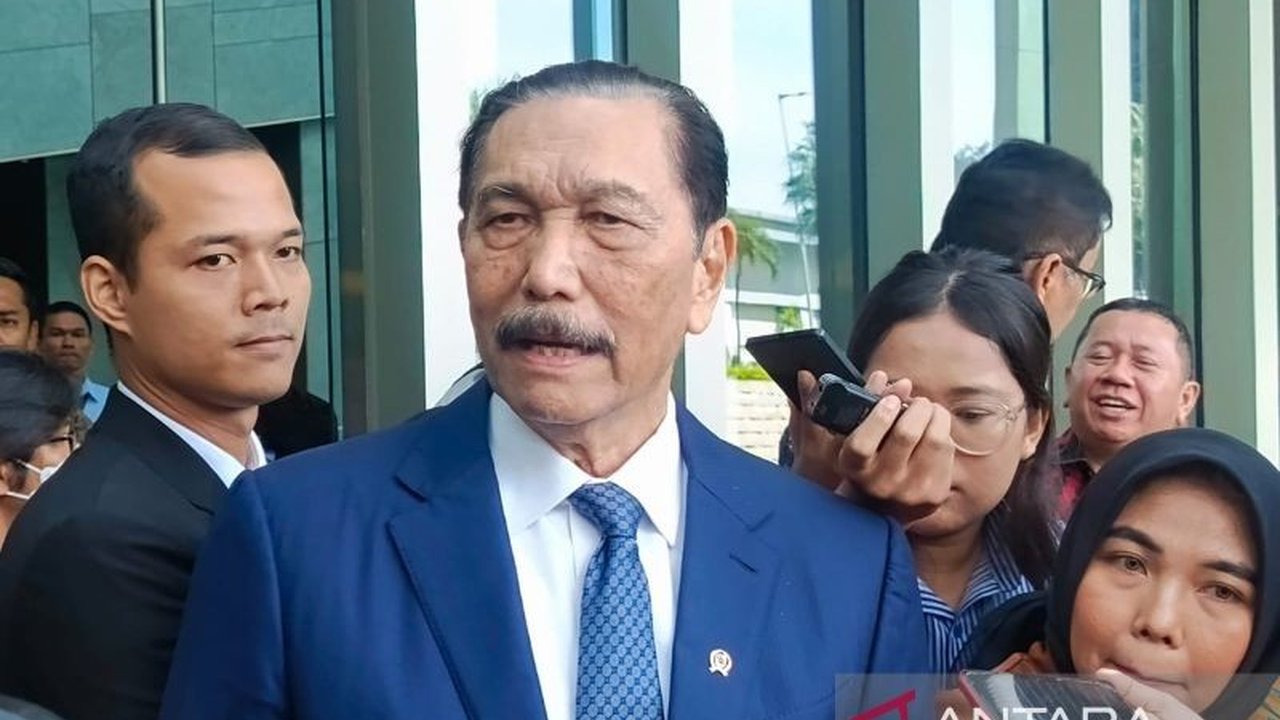 Ketua DEN, Luhut Binsar Pandjaitan, mengusulkan kenaikan dana desa hingga Rp8 miliar per desa per tahun untuk mendukung program makan bergizi gratis dan mendorong pertumbuhan ekonomi di pedesaan, dengan penegakan hukum tegas terhadap penyalahgunaan dana.