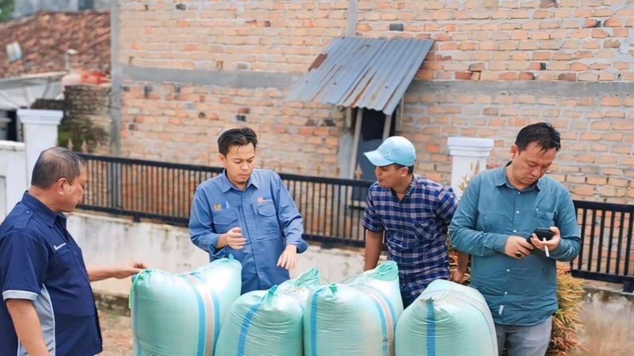 Bulog OKU Timur berhasil menyerap 1.500 ton beras dan 50 ton GKP dari petani setempat hingga Januari 2025, dengan target serapan mencapai 40 ribu ton sepanjang tahun.