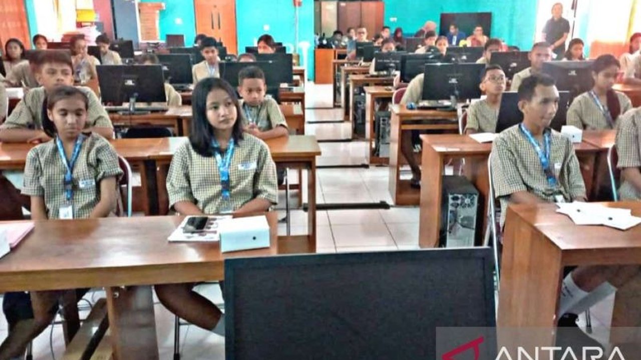 Universitas Pattimura (Unpatti) dan Pemkot Ambon mengadakan pelatihan literasi digital bagi pelajar Ambon untuk meningkatkan kesadaran bermedia sosial dan mencegah penyebaran hoaks.