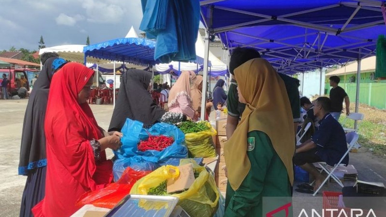 Disperindag Kota Batam perkuat koordinasi dengan distributor untuk memastikan ketersediaan dan stabilitas harga pangan menjelang Ramadhan, dengan menggelar pasar murah di berbagai kecamatan.