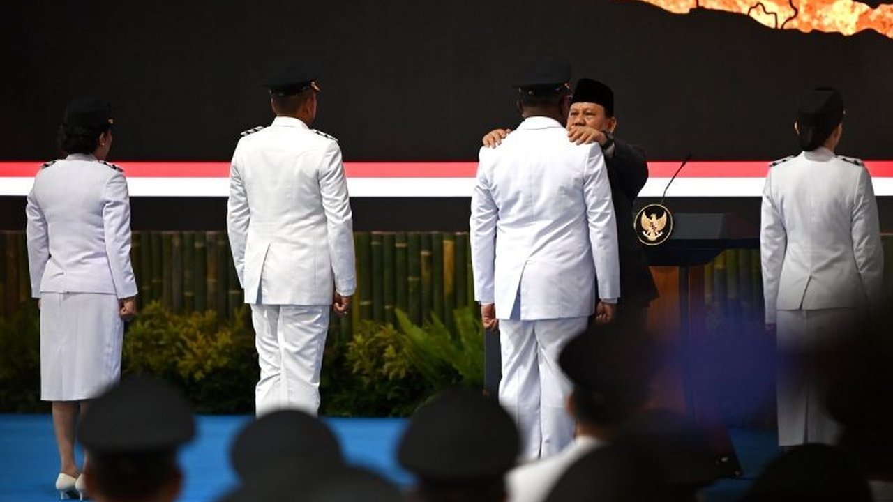 Presiden Prabowo Subianto melantik 961 kepala daerah terpilih hasil Pilkada 2024 di Istana Merdeka, menandai babak baru kepemimpinan daerah di Indonesia.