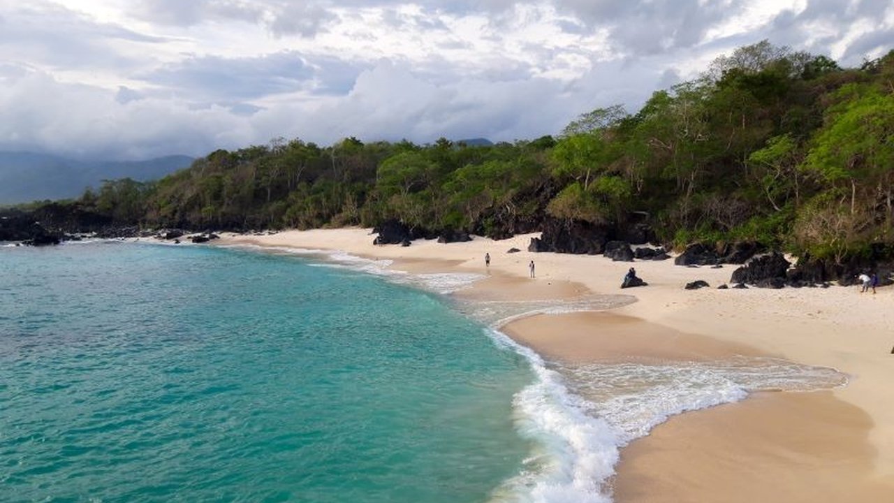 Pariwisata NTT sukses menarik 1,5 juta wisatawan pada 2024, dengan Labuan Bajo di Manggarai Barat sebagai destinasi terpopuler, mendorong pertumbuhan ekonomi lokal.