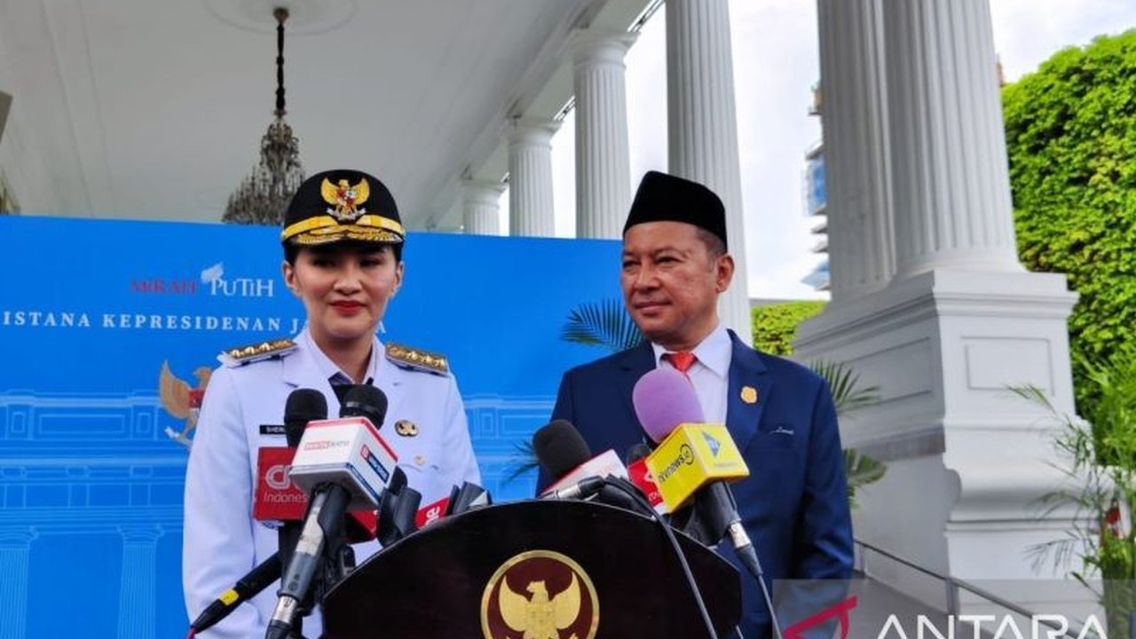 Gubernur Maluku Utara, Sherly Tjoanda, mengungkapkan rasa harunya menyaksikan pelantikan serentak 961 kepala daerah di Istana Kepresidenan, menekankan komitmennya terhadap program Astacita dan sinergi untuk kesejahteraan masyarakat.