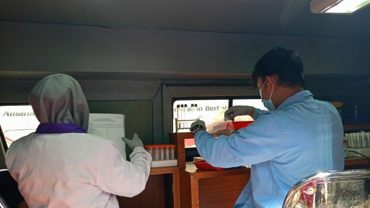 Suku Dinas KPKP Jakarta Timur memastikan lima pasar di wilayahnya aman dari produk pangan berbahaya setelah melakukan pengawasan dan pengujian sampel menjelang Ramadhan 2025.