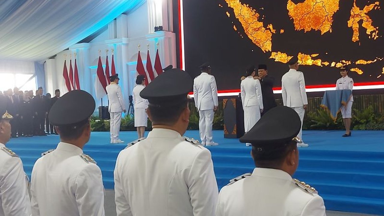 Presiden Prabowo Subianto menyebut pelantikan serentak 961 kepala daerah sebagai momen bersejarah bagi Indonesia, menandai tonggak baru dalam kepemimpinan daerah dan pembangunan nasional.