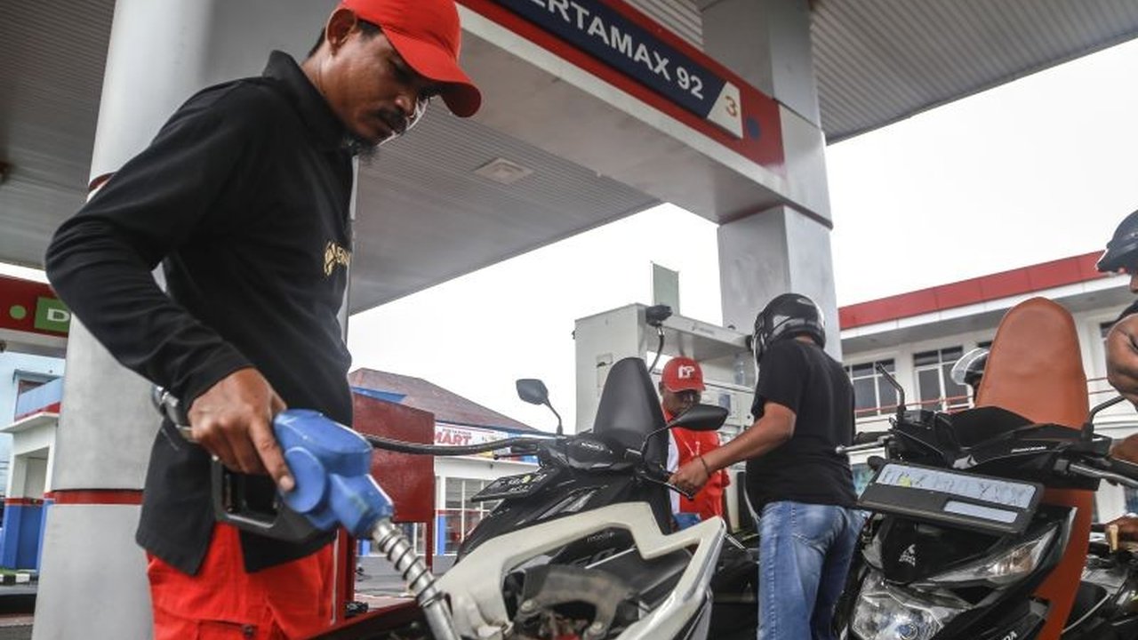 Direktur Utama Pertamina Patra Niaga memprediksi lonjakan konsumsi Pertamax hingga 16,7 persen selama Idul Fitri akibat peningkatan mobilitas masyarakat.