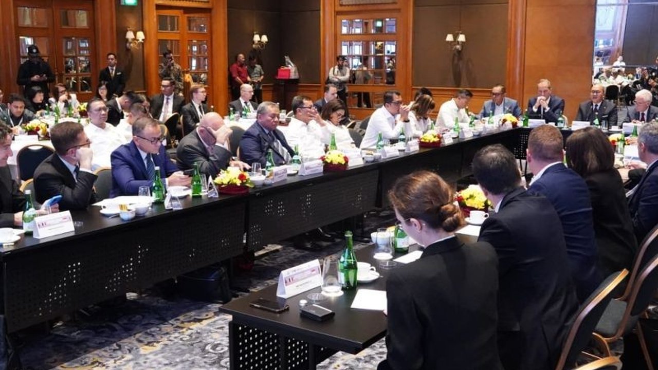 Menteri Investasi Rosan Roeslani mengajak 35 perusahaan Prancis untuk berinvestasi di sektor energi baru terbarukan (EBT) Indonesia yang memiliki potensi mencapai 3.700 GW.