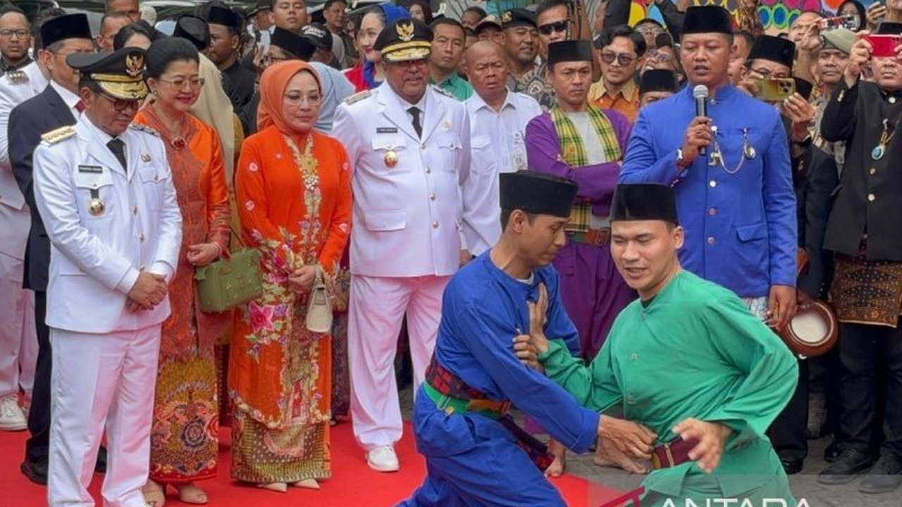Pramono Anung dan Rano Karno telah resmi menjabat Gubernur dan Wakil Gubernur DKI Jakarta, disambut meriah dengan berbagai tradisi Betawi di Balaikota Jakarta.