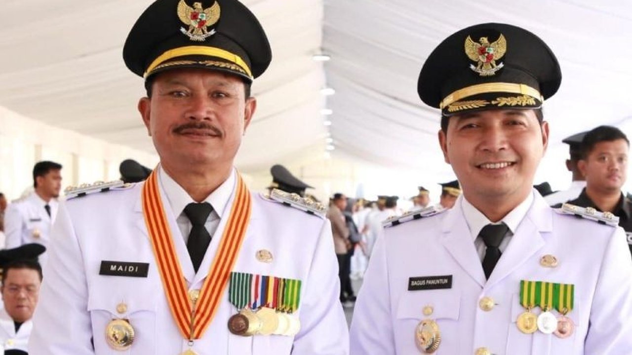 Wali Kota Madiun, Maidi, memulai periode kedua dengan program 'ngantor' keliling di lapak UMKM, fokus pada efisiensi anggaran dan peningkatan perekonomian.