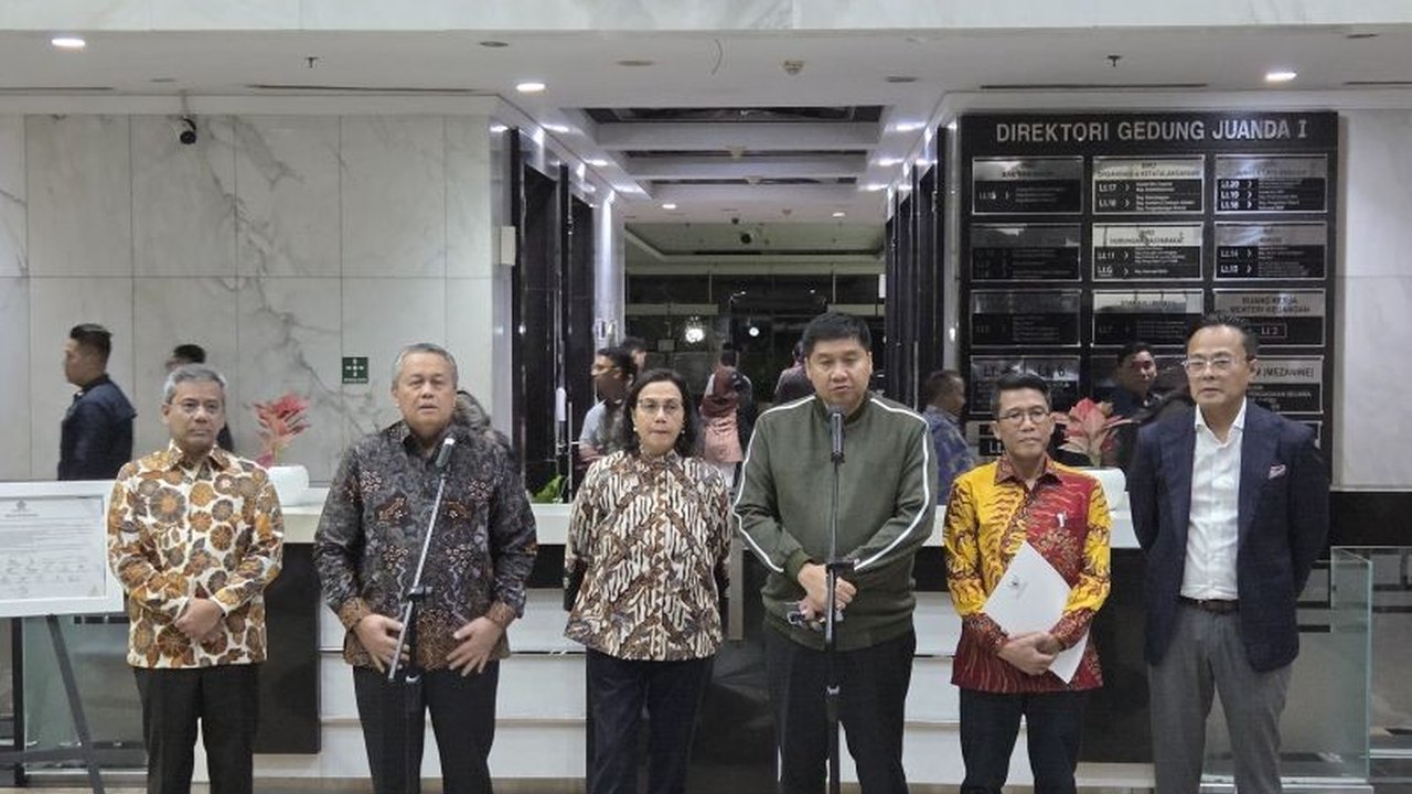 Pemerintah memastikan program pembangunan tiga juta rumah per tahun tidak akan membebani APBN, melainkan melalui skema pembiayaan kreatif seperti penerbitan SBN khusus perumahan dan dukungan likuiditas dari Bank Indonesia.