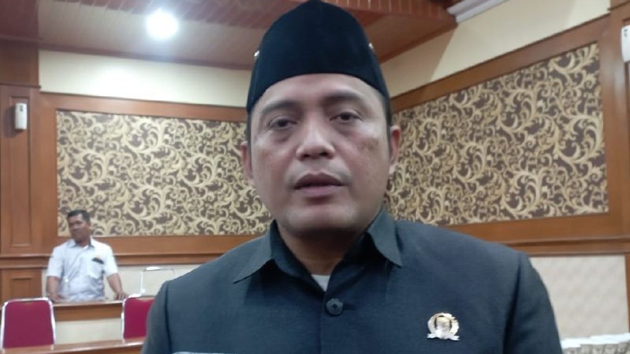 DPRD Kabupaten Serang mendesak Polri menerapkan restorative justice pada 15 warga Padarincang yang ditahan atas kasus pembakaran peternakan ayam, demi mencari titik temu antara pelaku dan korban.