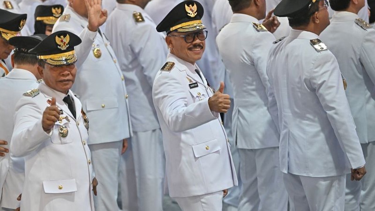 Gubernur Sulawesi Barat terpilih, Suhardi Duka, berjanji akan bekerja keras membangun daerahnya agar maju dan sejahtera, usai dilantik di Istana Negara bersama ratusan kepala daerah lainnya.