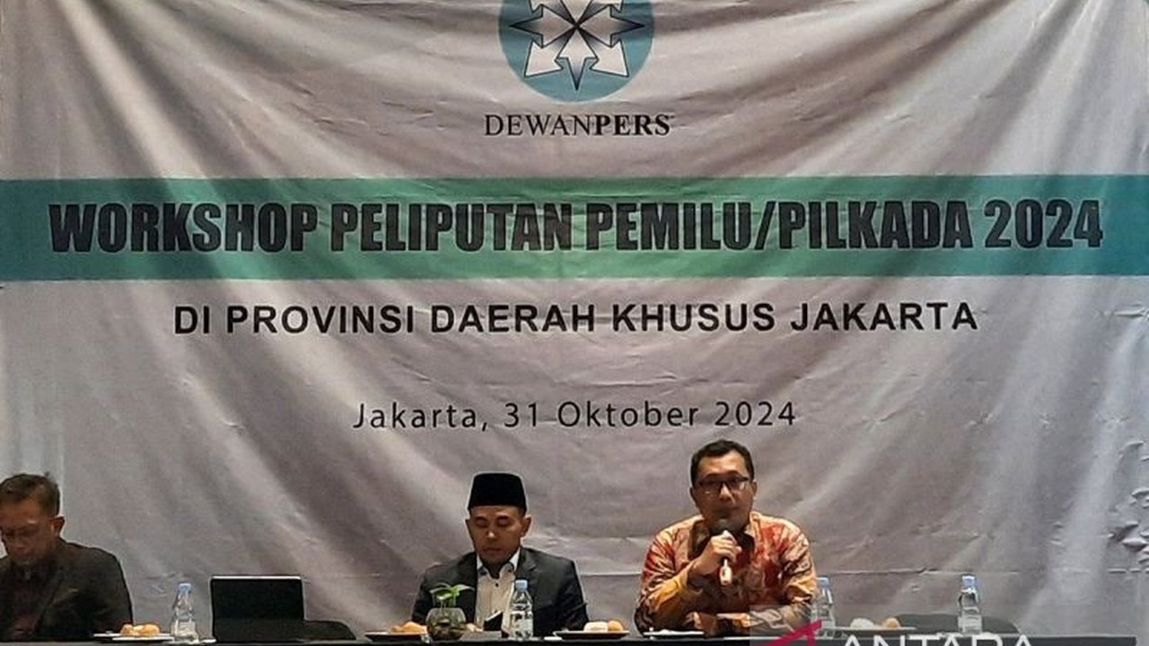 Ketua KPID DKI Jakarta memberikan apresiasi terhadap disertasi anggota Bawaslu RI yang mengungkap problematika pengawasan Pemilu 2019 di DKI Jakarta, menekankan pentingnya peran media dan evaluasi menyeluruh.