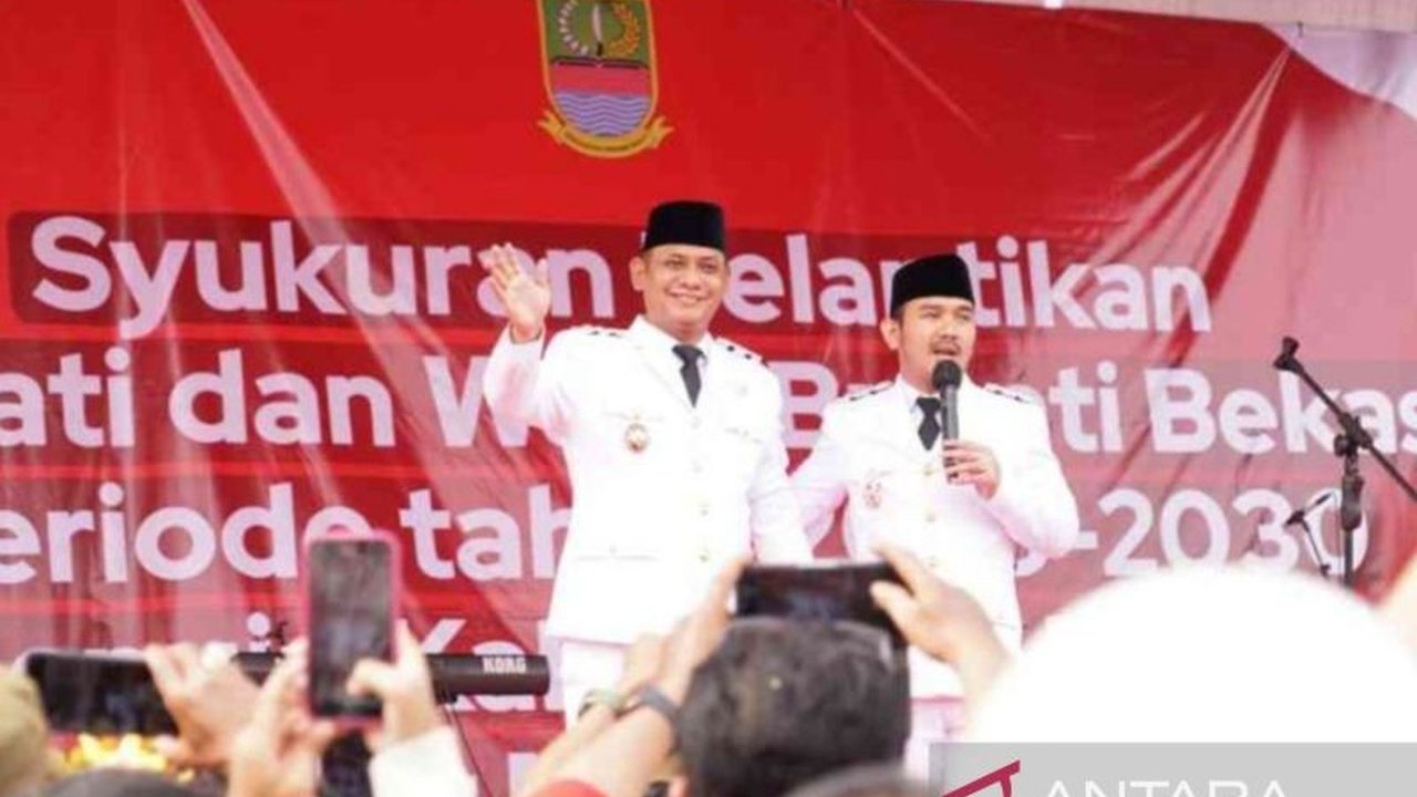 Bupati Bekasi terpilih, Ade Kuswara Kunang, menegaskan akan mencopot pejabat yang tidak fatsun dan memprioritaskan pembangunan berbasis data untuk kesejahteraan masyarakat.