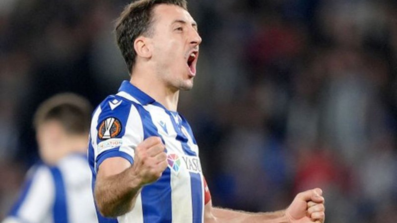 Real Sociedad memastikan tempat di babak 16 besar Liga Europa setelah kemenangan dramatis 5-2 atas FC Midtjylland, unggul agregat 7-3.