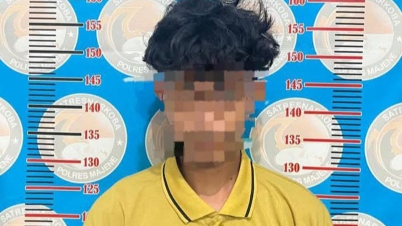 Polres Majene menangkap dua pelaku penyalahgunaan narkoba jenis sabu di Majene, Sulawesi Barat; satu pelaku ditangkap berdasarkan informasi masyarakat, dan penangkapan tersebut mengungkap jaringan pengedaran yang lebih luas.