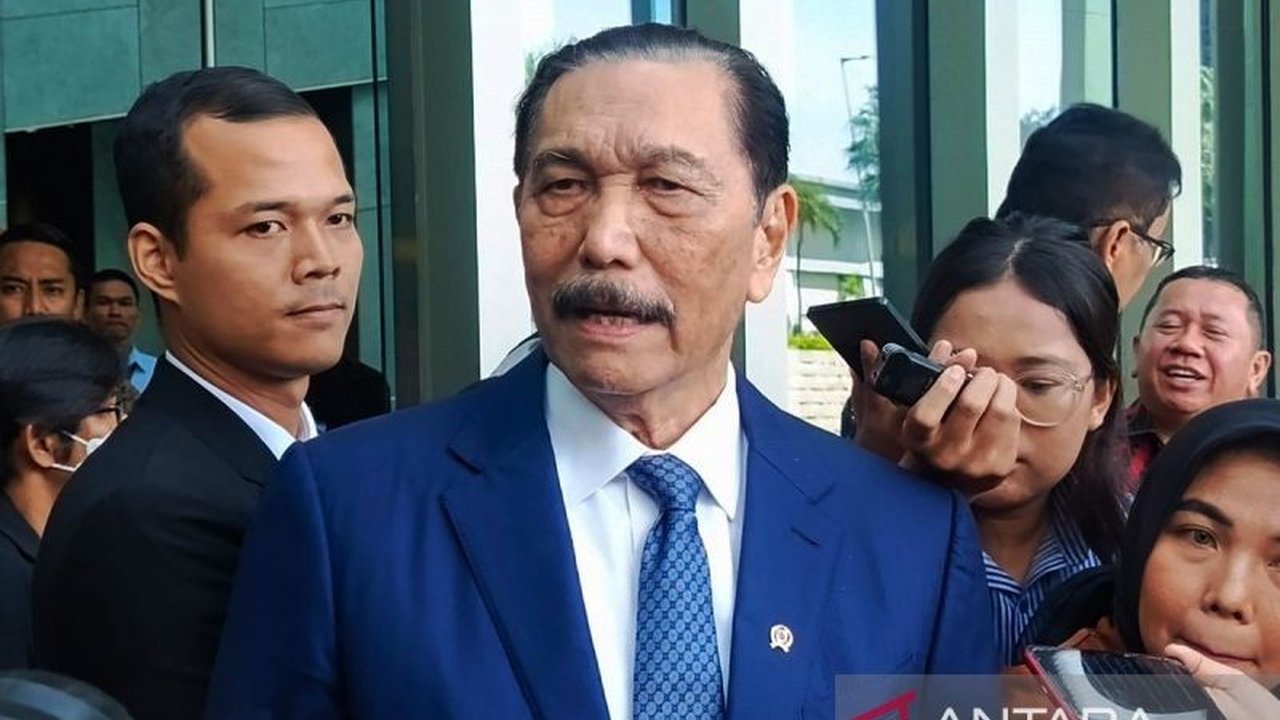 Menteri Luhut optimistis kebijakan BBM Satu Harga akan tercapai pada tahun 2027, dengan subsidi langsung kepada masyarakat menggunakan teknologi AI untuk memastikan tepat sasaran.