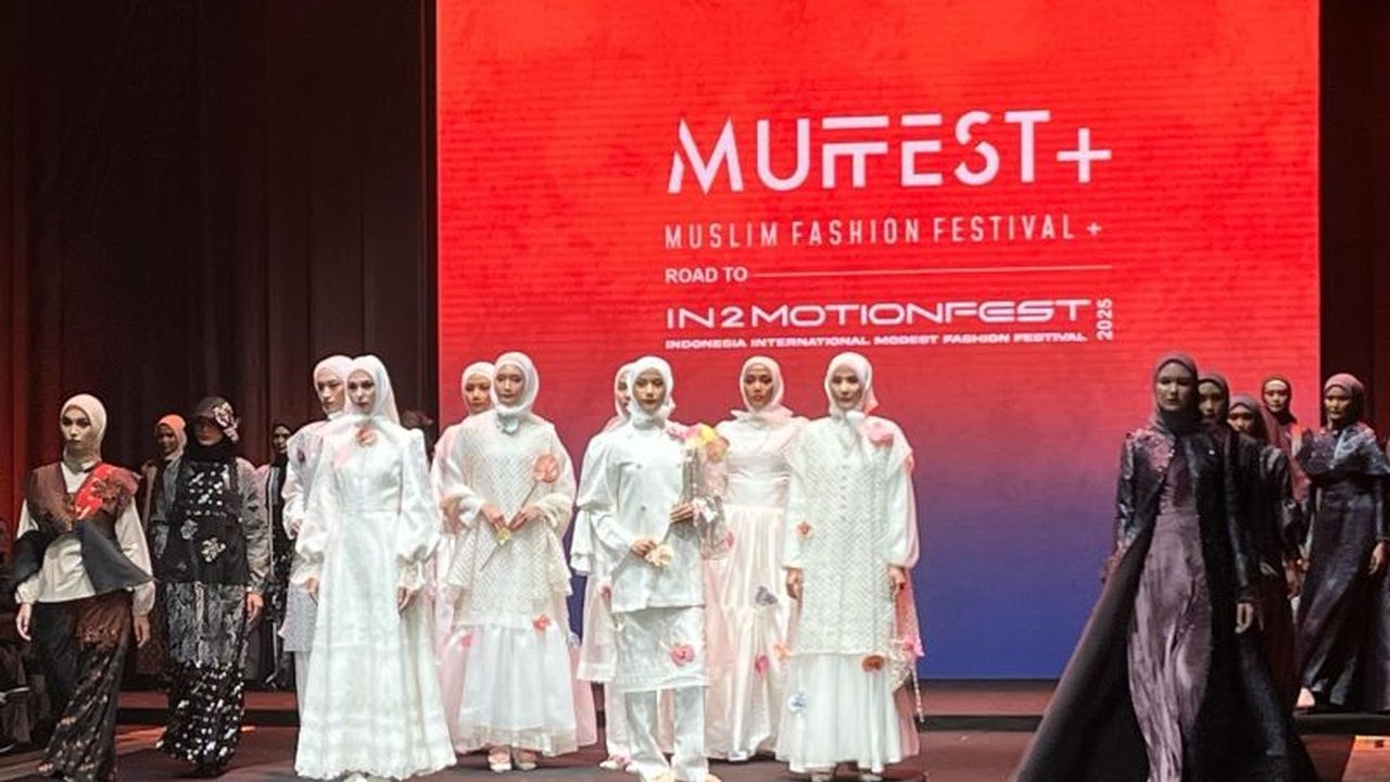 Gaya 'Old Money' Pukau: Tren Busana Lebaran 2024 yang Elegan dan Simpel