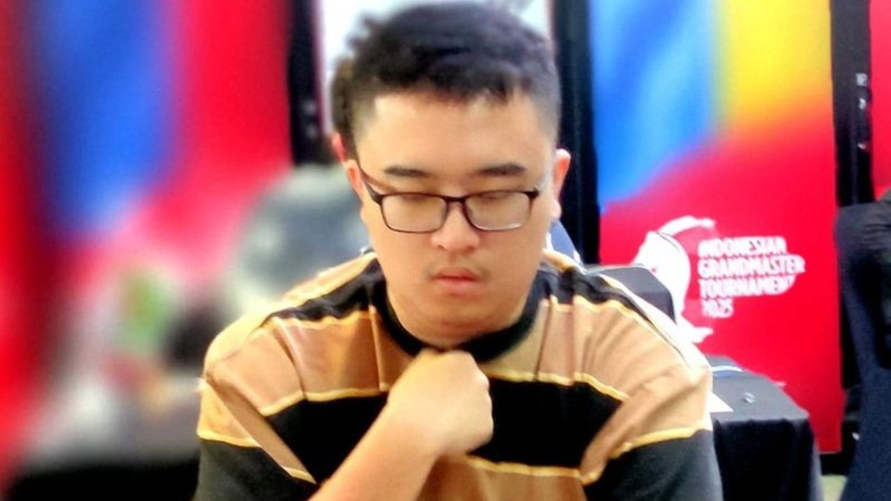 Pecatur Indonesia, Yoseph T. Taher, berhasil naik ke peringkat kedua Indonesia Tournament 2025 setelah menambah 1,5 VP pada pertandingan hari kelima di Bandung.