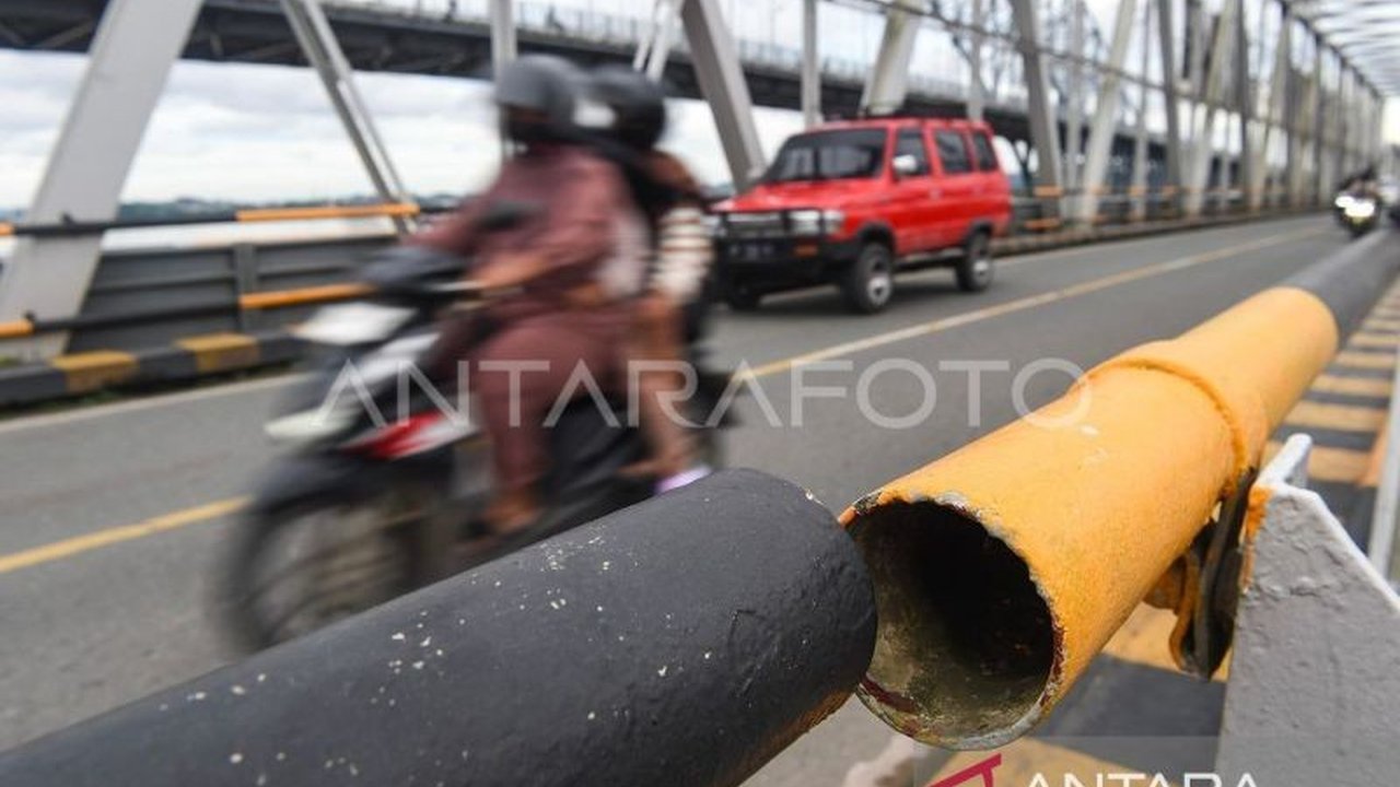 BBPJN Kaltim memastikan Jembatan Mahakam tetap aman dilintasi meski mengalami kerusakan minor usai ditubruk tongkang, dan perbaikan segera dilakukan untuk mencegah insiden serupa.